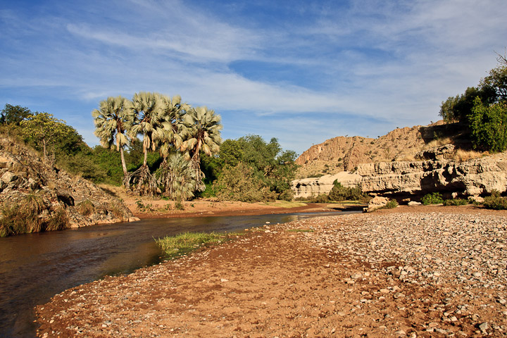 Hoanib unterhalb der Khowarib Community Campsite